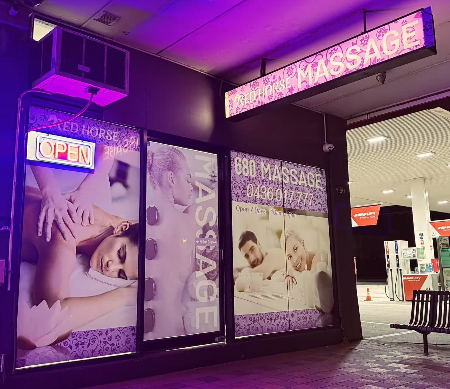 Red Horse Massage 680