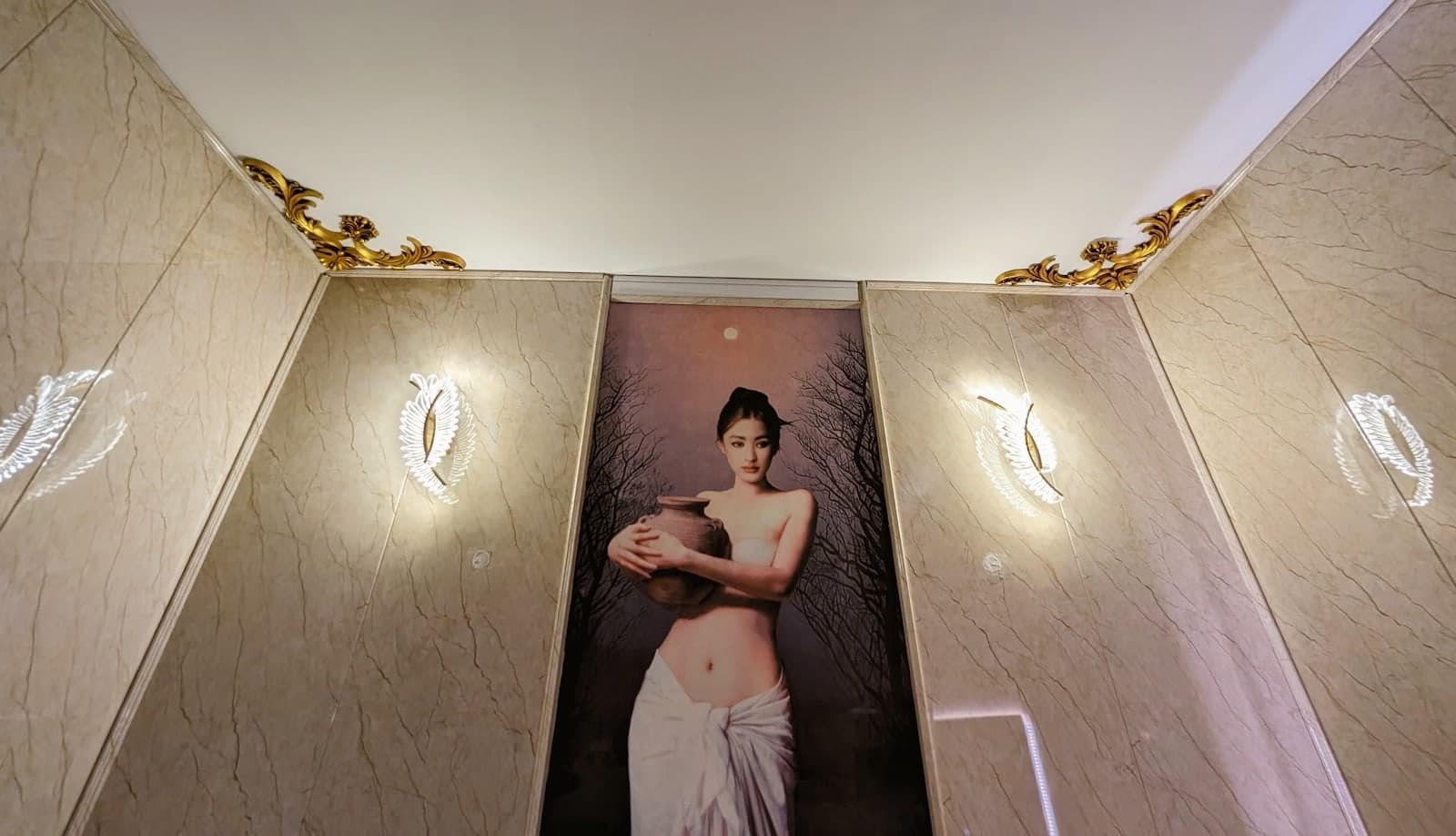 Royal Holiday Massage & Spa